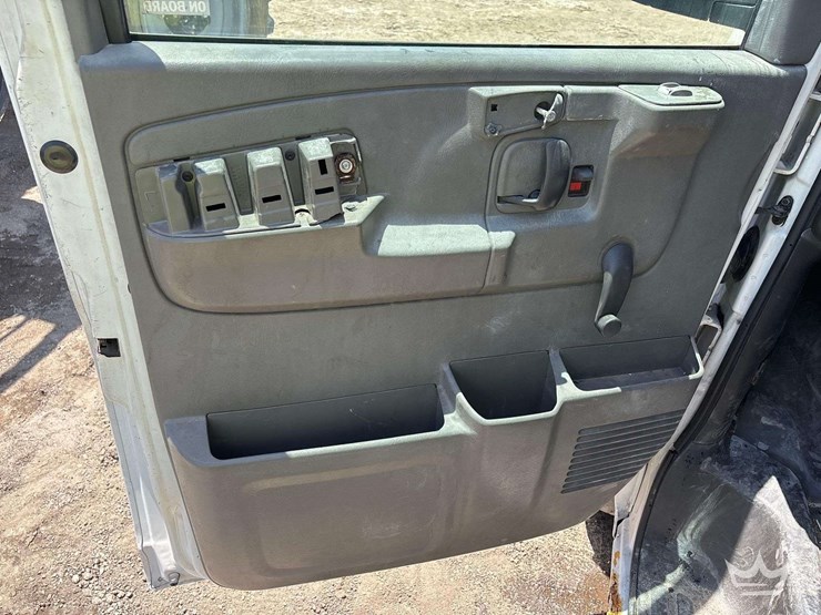 2006-chevrolet-express-3500-image-15