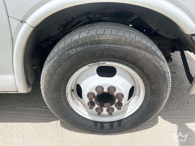 2015-chevrolet-express-4500-image-24