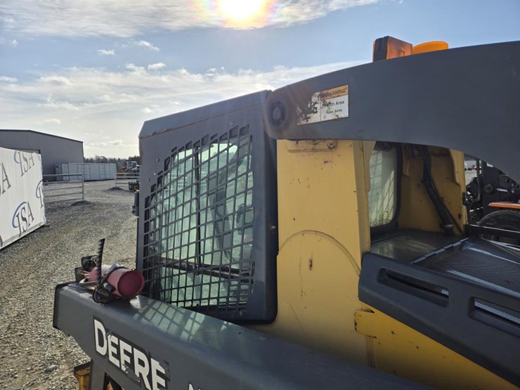 john-deere-329d-image-29