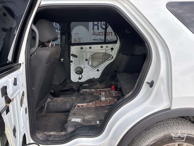 2018-ford-explorer-image-18