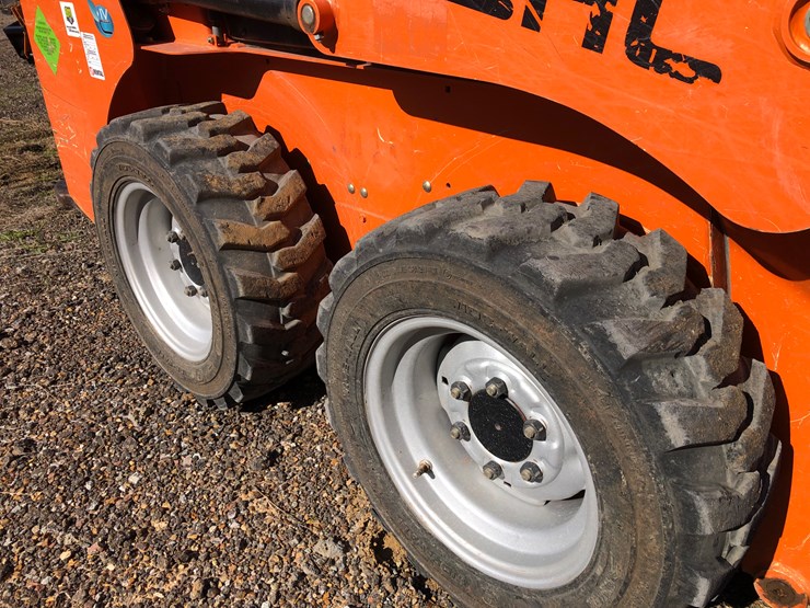 2019-gehl-r105-image-10