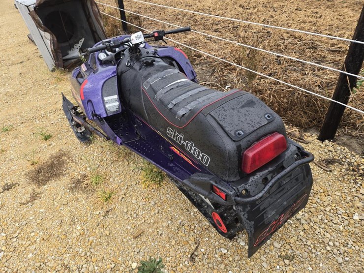 #5941-•-ski-doo-583-snowmobile--**for-parts-only**-image-3