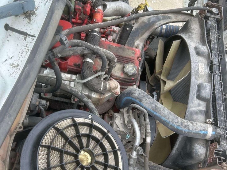 2014-freightliner-m2-106-image-6