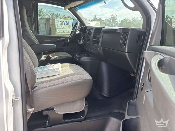 2008-chevrolet-express-box-truck-image-20