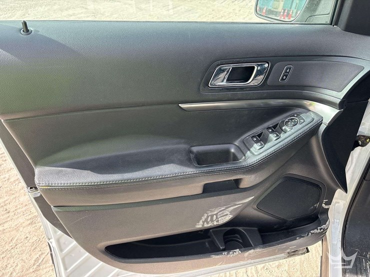 2017-ford-explorer-image-13