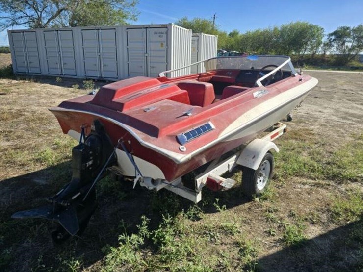 1976-glastron-motor-boat-bad-fuel-pump-image-3