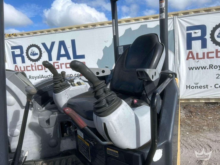 2018-deere-30g-image-7