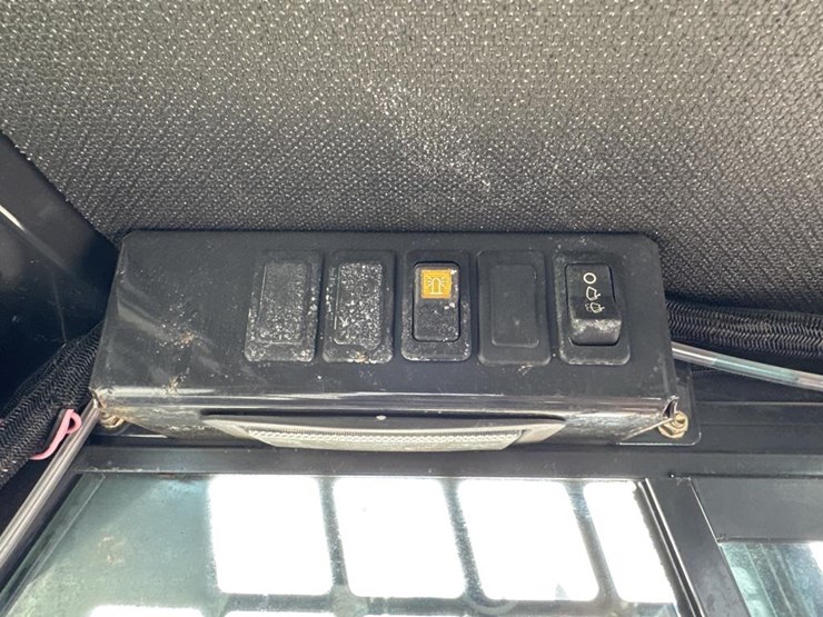 2015-bobcat-s70-image-33