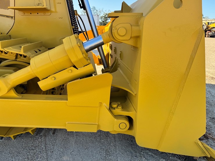 2019-caterpillar-d8t-image-31