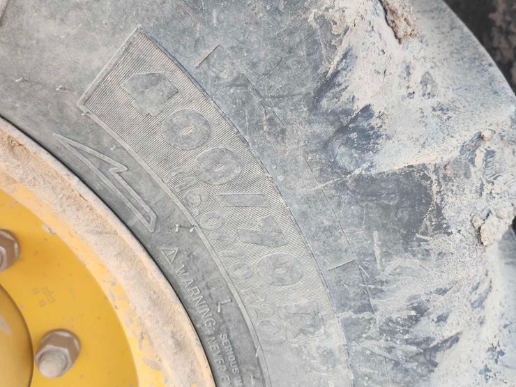 john-deere-324-image-16