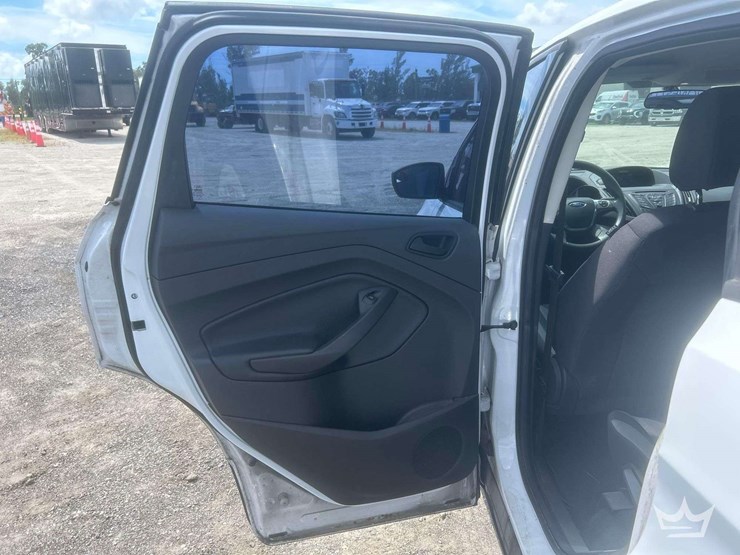 2015-ford-escape-image-17