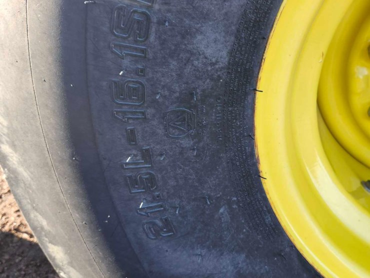 2023-john-deere-560m-image-44