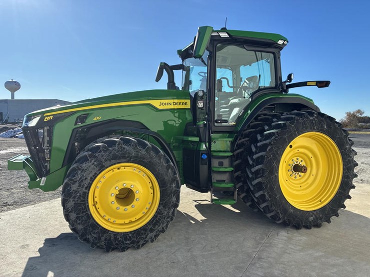 2024-john-deere-8r-410-image-11