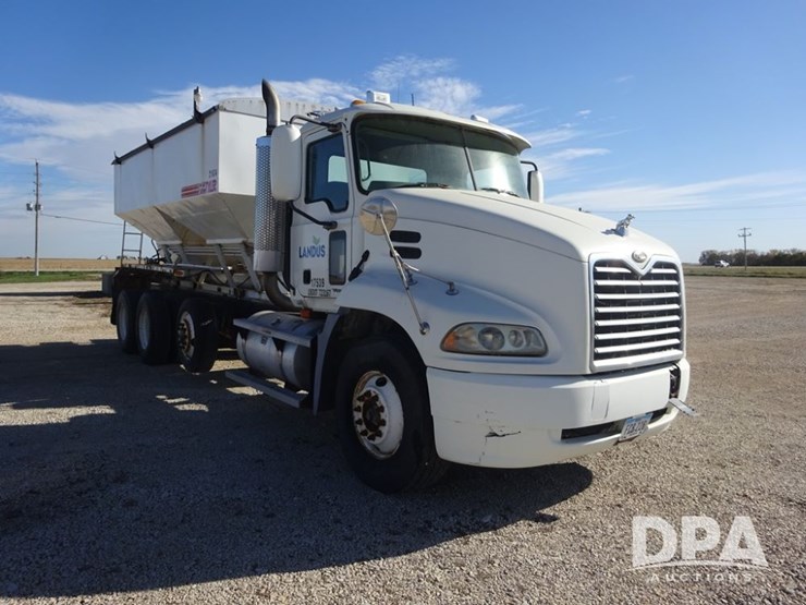 2004-mack-vision-dry-tender-truck-(pz14165,-unit-17539)-image-8