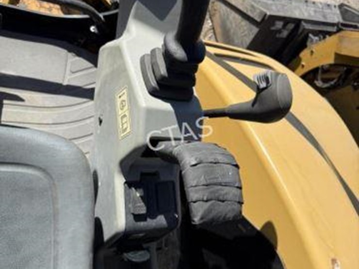 2011-caterpillar-302.5-image-13