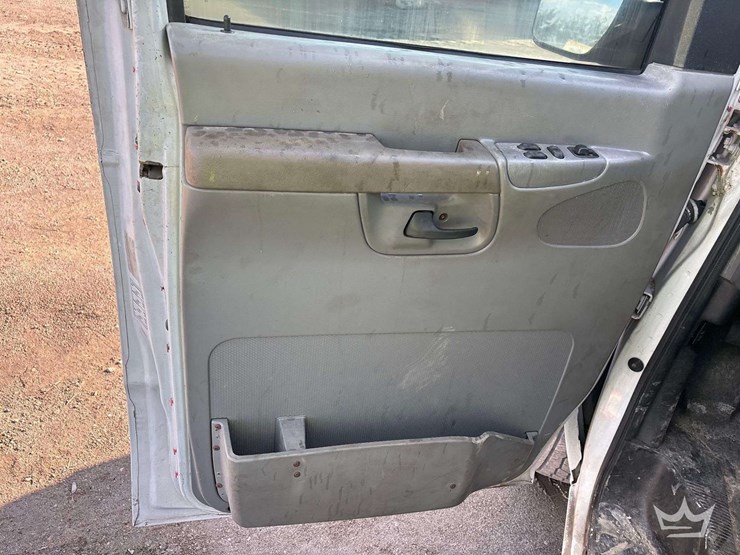 2008-ford-e350-image-18