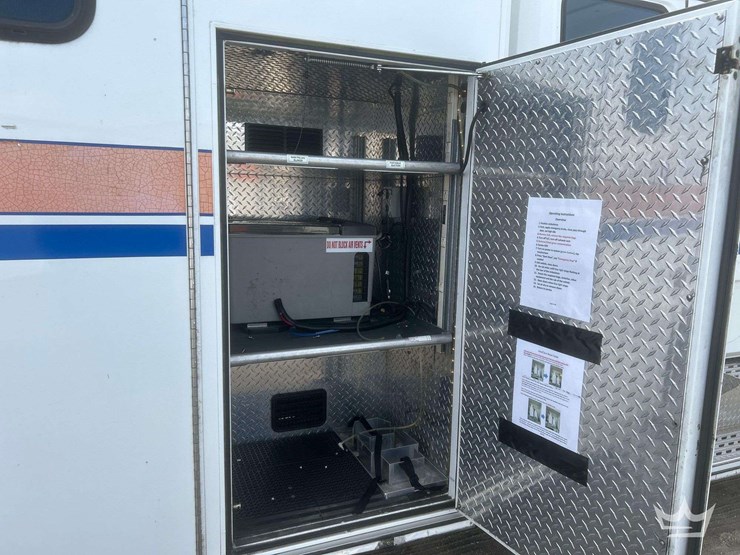 2003-freightliner-fl60-image-54