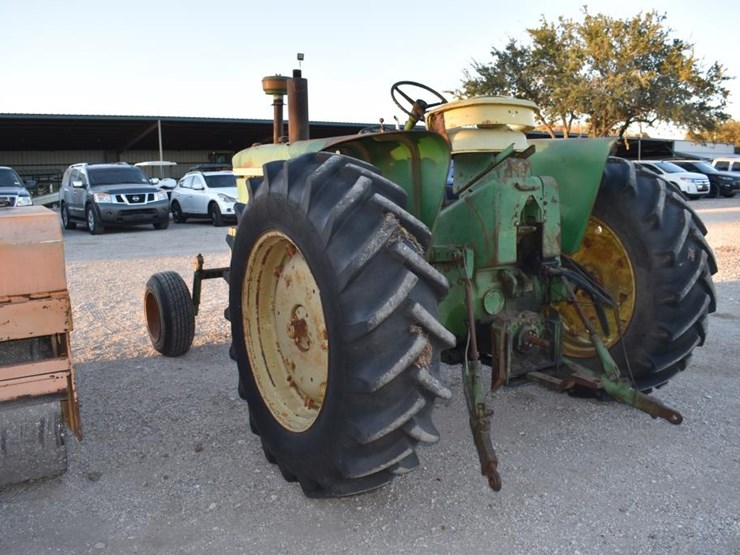 john-deere-4010-image-6