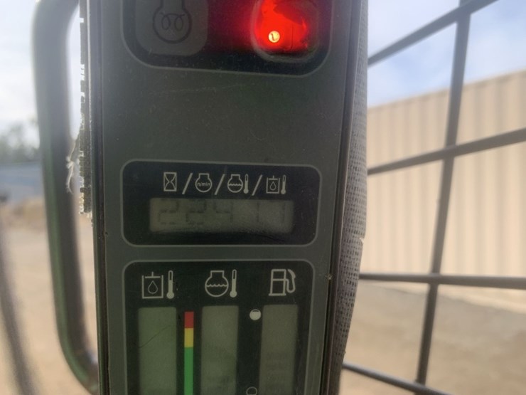 2011-case-tr270-image-5