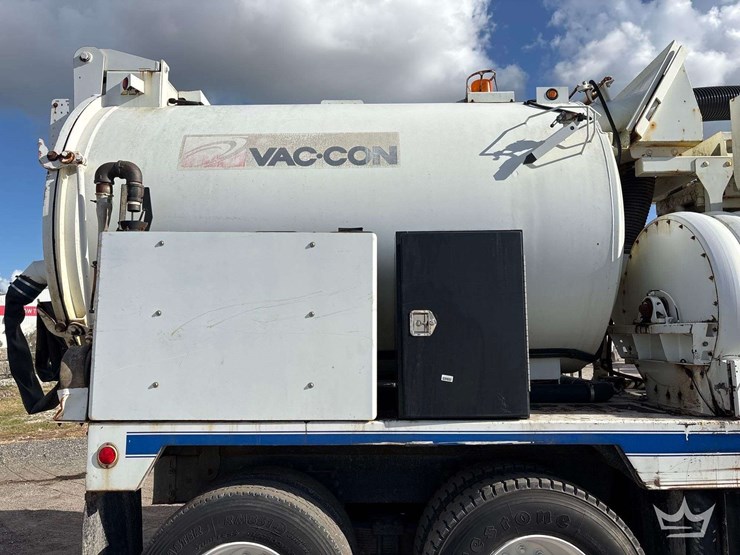 2009-international-7400-image-42