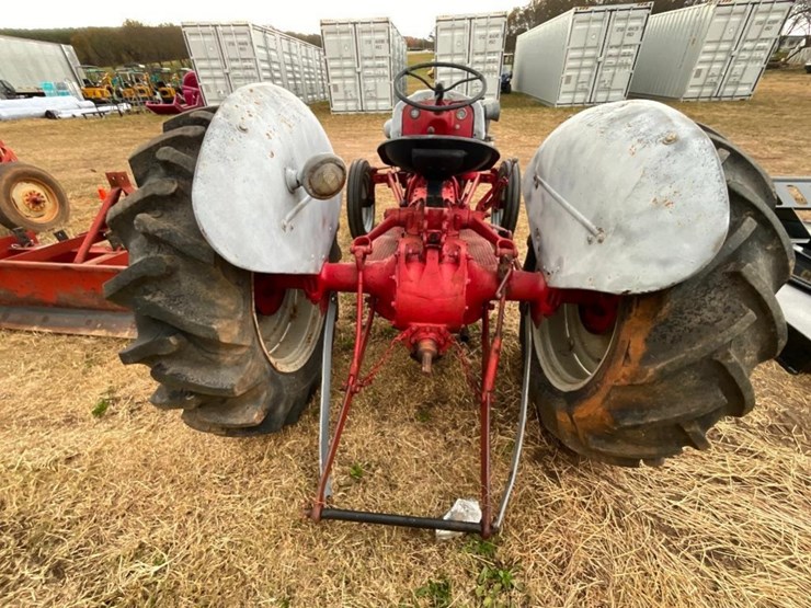 1950-ford-8n-image-5