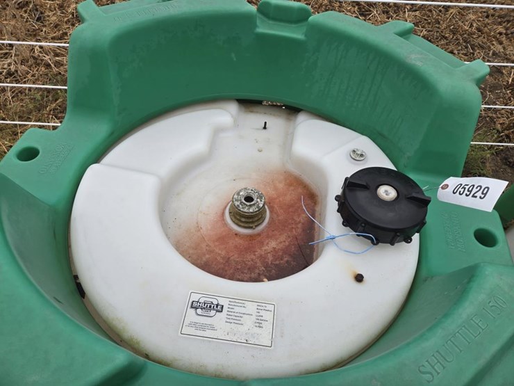 #5929-•-(2)-150-gallon-poly-totes-image-4