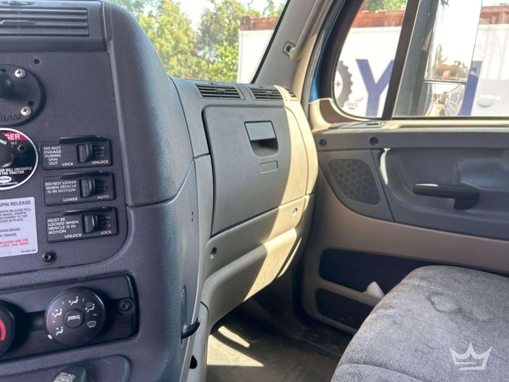 2017-freightliner-cascadia-125-image-31