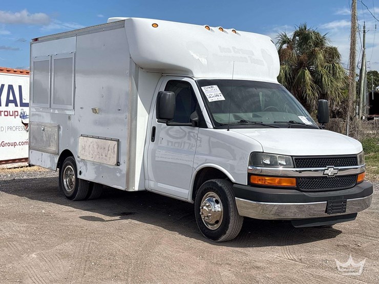 2008-chevrolet-express-box-truck-image-2