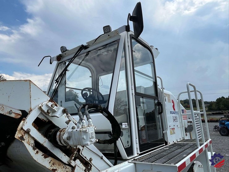 roadtec-cb100-sweeper-conveyor-image-22