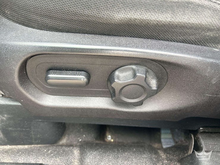 2016-ford-explorer-image-19