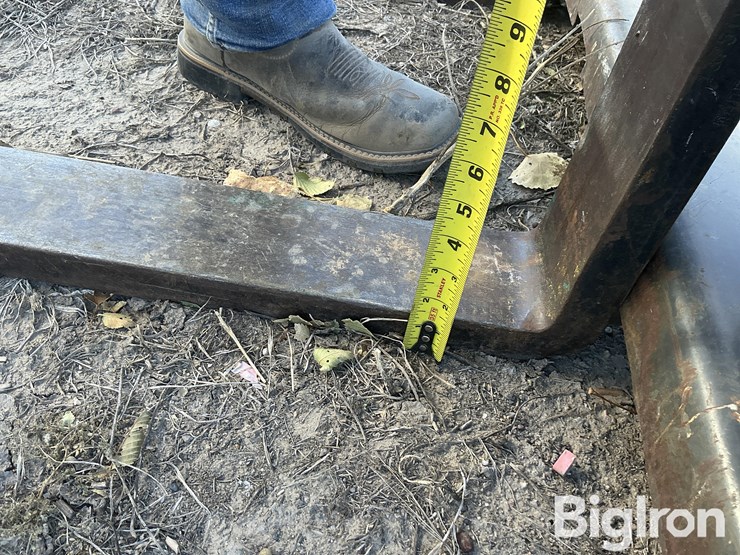 skid-steer-pallet-forks-image-12