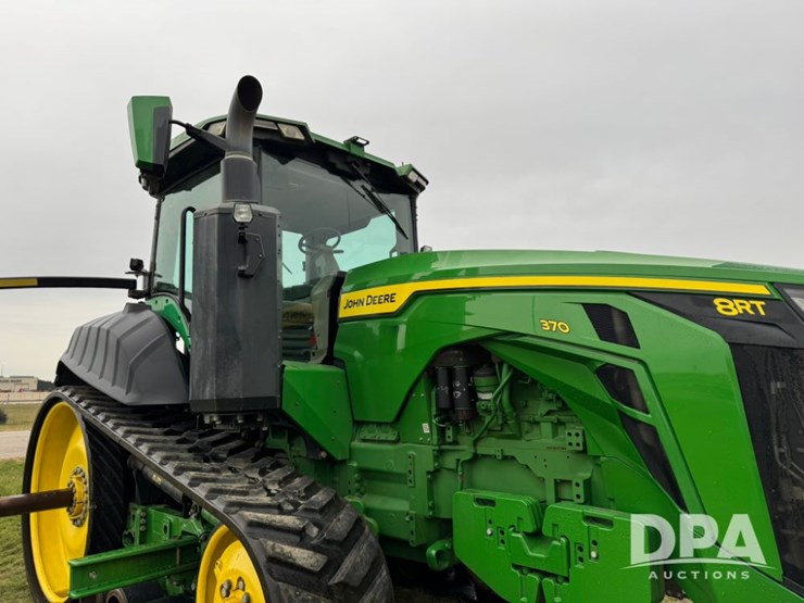 2022-john-deere-8rt-370-image-16