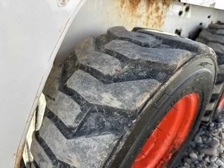 2015-bobcat-s70-image-39