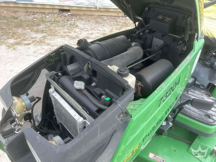 john-deere-1025r-sub-compact-tractor-mower-image-10