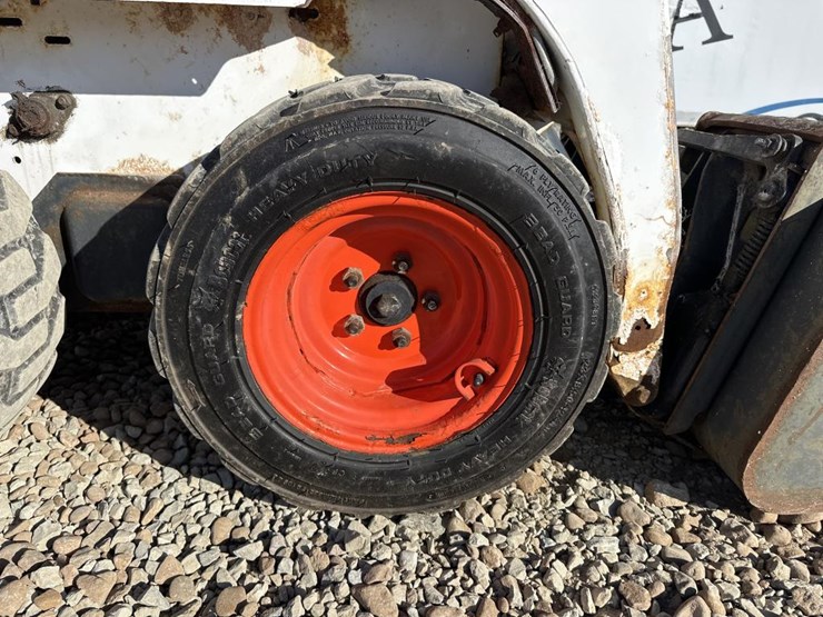 2015-bobcat-s70-image-32