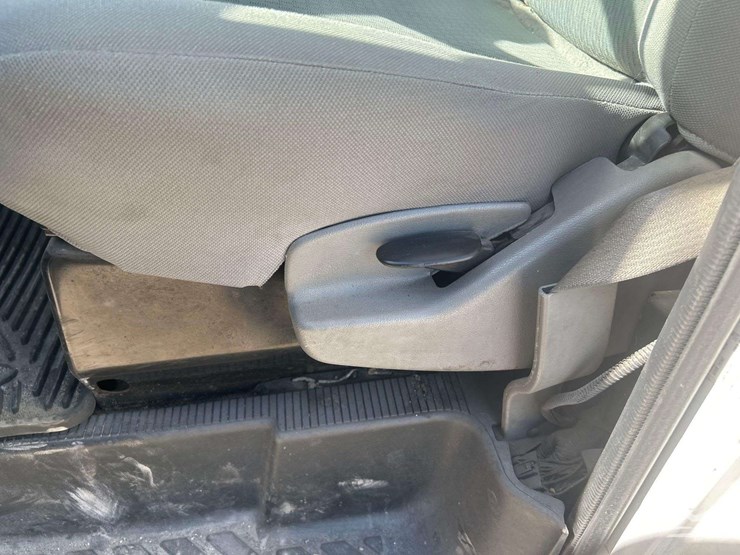 2014-ford-e-450-super-duty-shuttle-bus-image-19