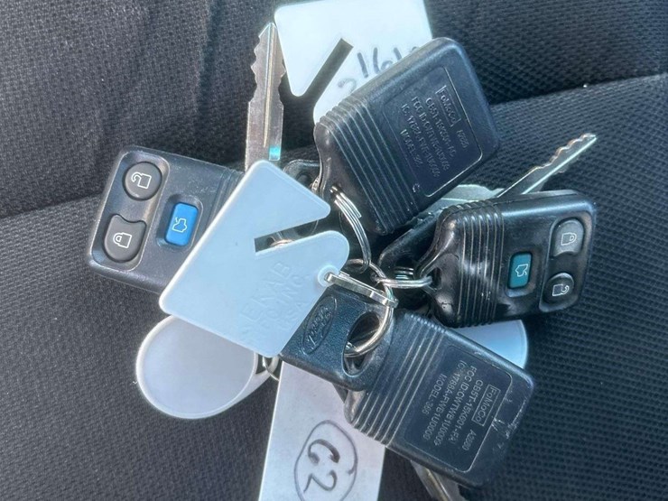 2016-ford-explorer-image-29