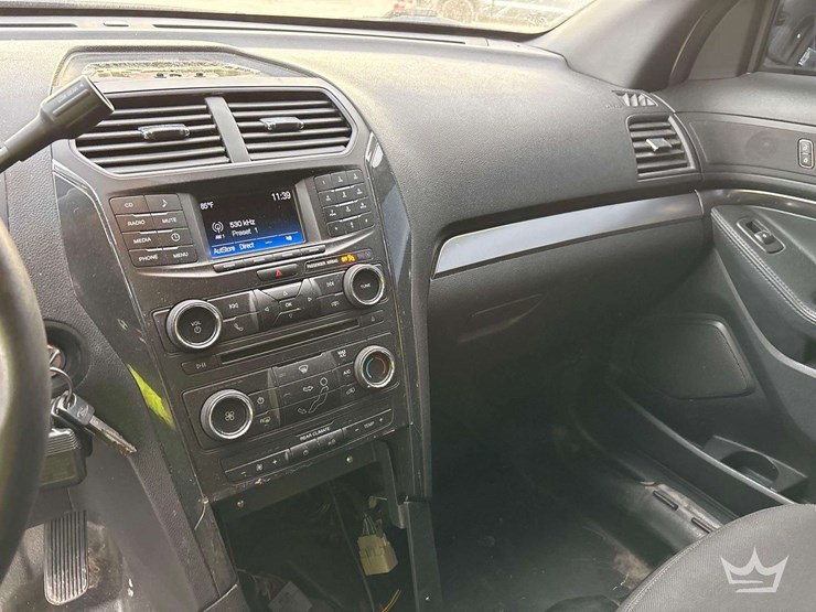 2018-ford-explorer-image-16