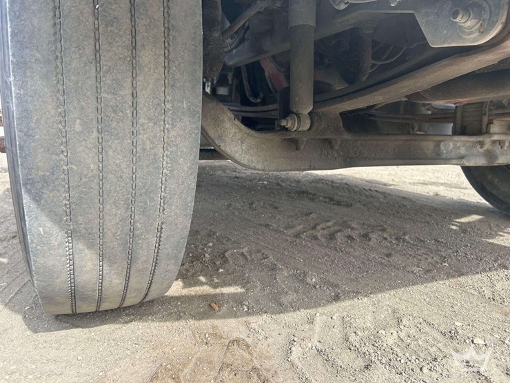 2013-ford-f750-image-26