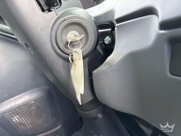 2011-isuzu-npr-image-28