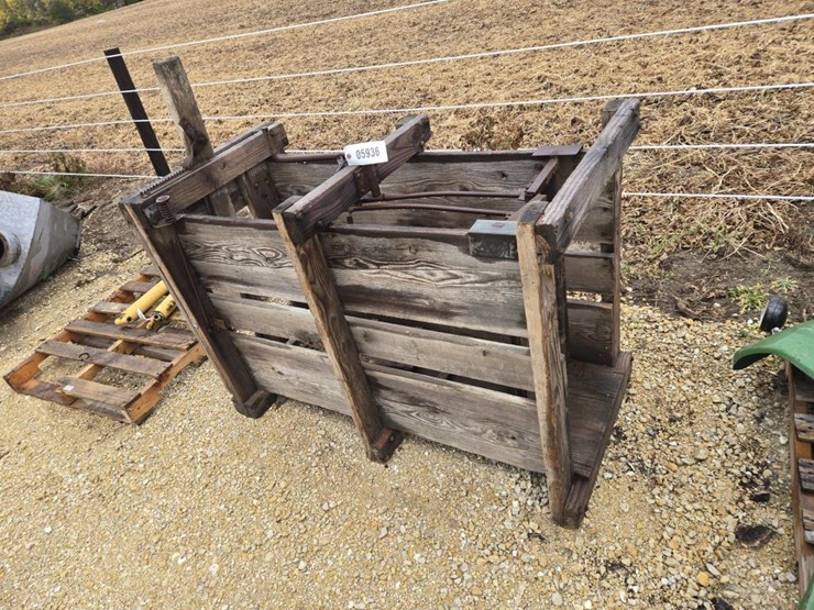 #5936-•-hog-chute-image-4