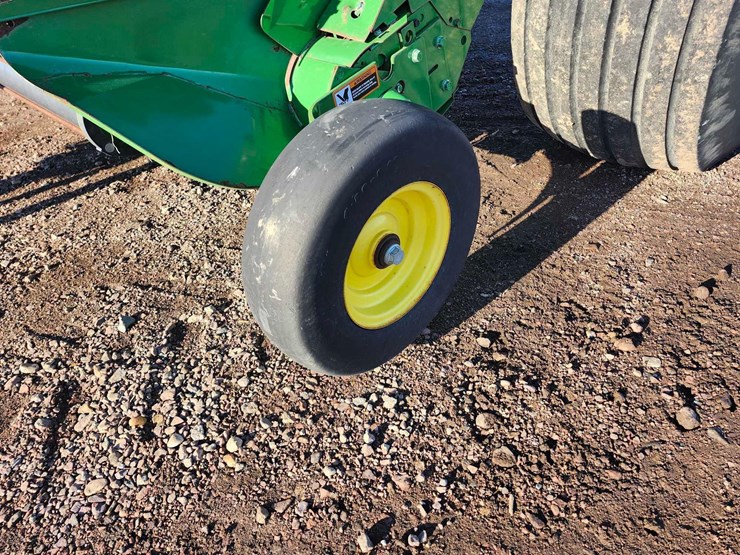 2023-john-deere-560m-image-31