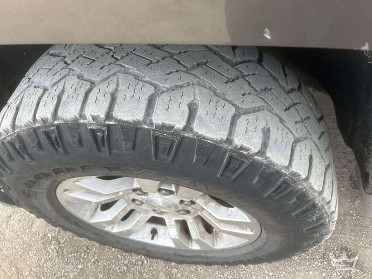 2014-chevrolet-silverado-4x4-crew-cab-pickup-truck-image-37