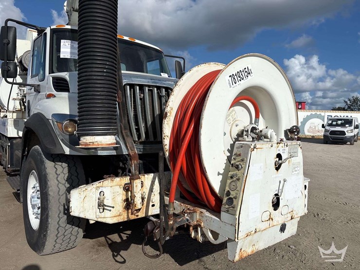 2009-international-7400-image-26