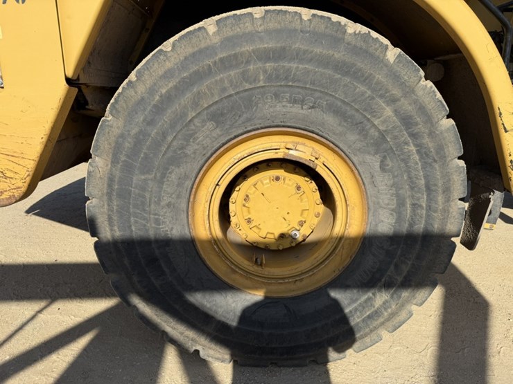 2010-caterpillar-740-image-94