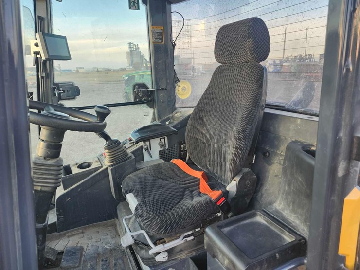 john-deere-324-image-44