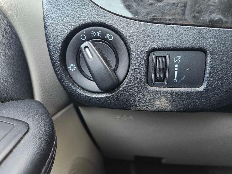 2015-dodge-grand-caravan-image-24