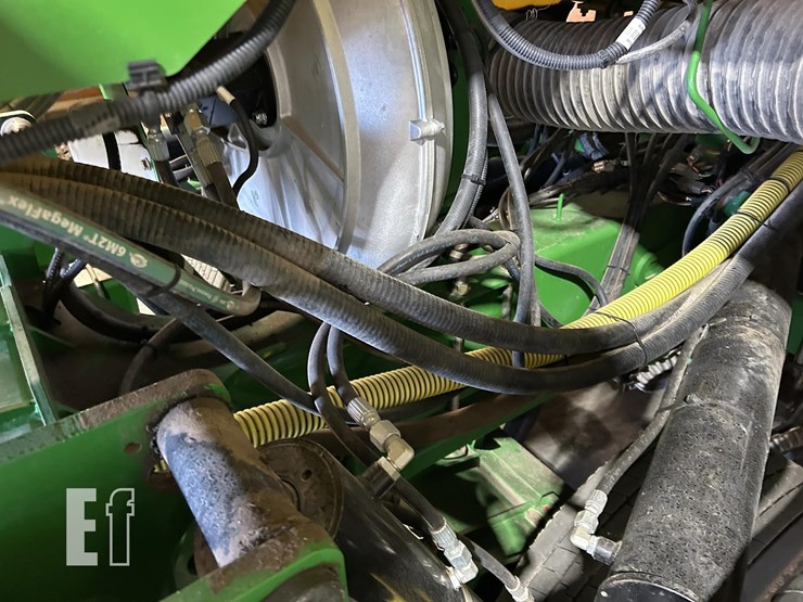 2014-john-deere-db60-image-41