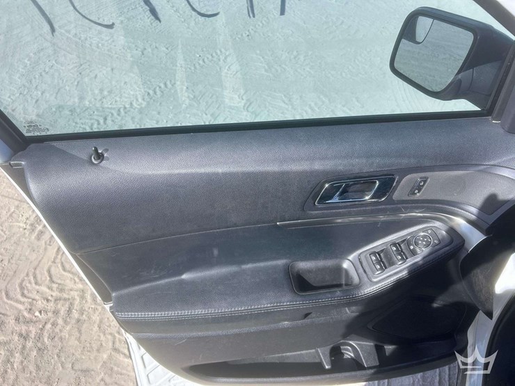 2016-ford-explorer-image-10