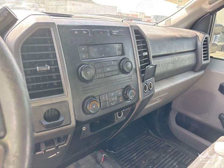 2017-ford-f550-image-15